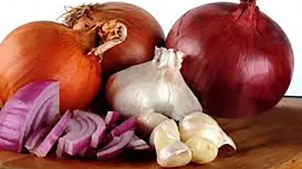 همراه غذا پیاز بخوریم یا نه؟ 