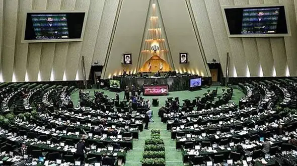 حمله تند مجلسی ها به گرانی در ایران /اگر پول کشورمان را کیلویی بفروشیم ارزشش از پول واقعی بیشتر می‌شود