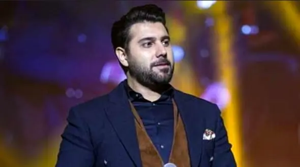 تفریحات احسان خواجه امیری و پسرش در استخر روباز محوطه حیاط ویلا+ویدئو/نمایی از آلاچیق حصیری وسط باغچه...