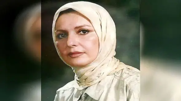 فیلم ضجه های گوگوش در مزار مهستی خواهر هایده  / فاتحه خوانی اش را ببینید !