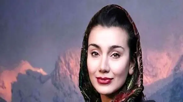 استایل «دهه شصتی» خاطره حاتمی در کنسرت محسن ابراهیم‌زاده / بازیگر معروف سریال «فقط به خاطر تو» با تیپی نوستالژیک غافلگیر کرد 