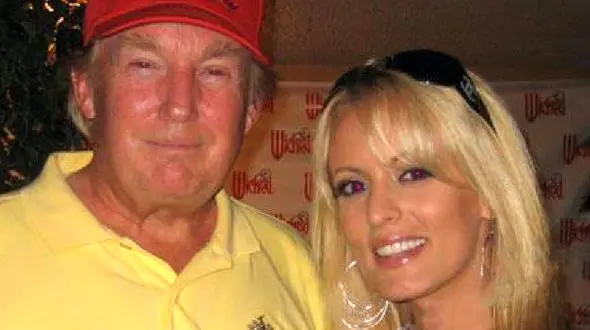 بازیگر زن از یک شبانه روز خوابیدن با ترامپ گفت + عکس