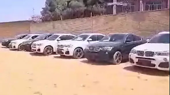 پشت دیوارهای یک خانه، دنیایی از خودروهای قاچاق!