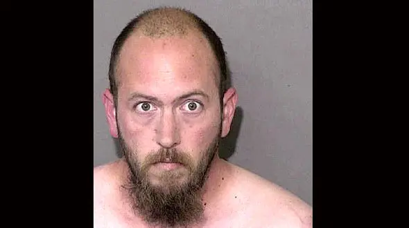 پدر بی رحم در شب تولد دخترش سر او را برید/ او با سر بریده به اداره پلیس کارولینا رفت +تصاویر