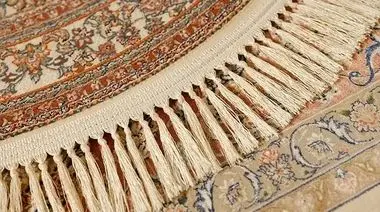 فیلم / مرتب کردن ریشه فرش با شانه مخصوص