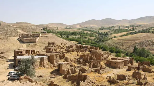 قلعه تاریخی معروف در لرستان آتش گرفت + عکس ها