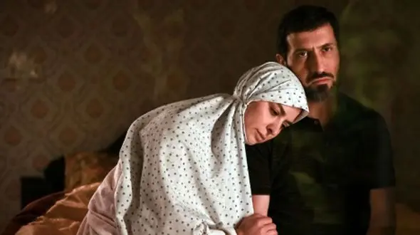 فیلم/ اولین عاشقانه های دیده نشده سینمای ایران توسط علی سرابی و مارال بنی آدم جلوی دوربین /آﺗﺶ ﻋﺸﻖ ﺗﻮ داﻣﻨﻰ زد ﺑﻪ ﺗﺎر و ﭘﻮدم...