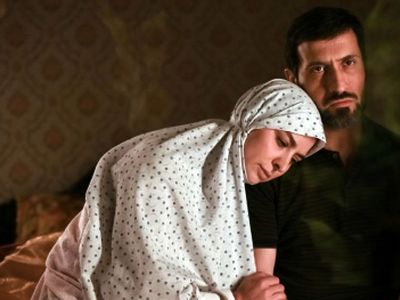 فیلم/ اولین عاشقانه های دیده نشده سینمای ایران توسط علی سرابی و مارال بنی آدم جلوی دوربین /آﺗﺶ ﻋﺸﻖ ﺗﻮ داﻣﻨﻰ زد ﺑﻪ ﺗﺎر و ﭘﻮدم...