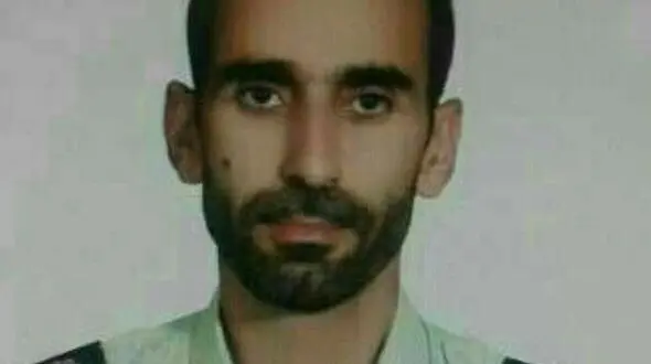 عکس هنگام انتقال رئیس کلانتری مرکزی دره شهر به بیمارستان قبل از شهادت