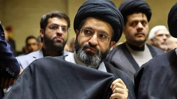 عکس / سفر به تاریخ؛ «سید مسعود خامنه‌ای، فرزند رهبر انقلاب» در مراسم ترحیم مادر «سردار سلیمانی»؛ سال 96