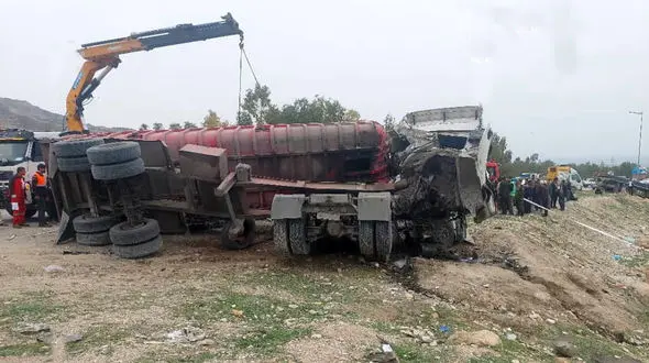 فیلم و عکس های هولناک از تصادف زنجیره مرگبار در ایلام