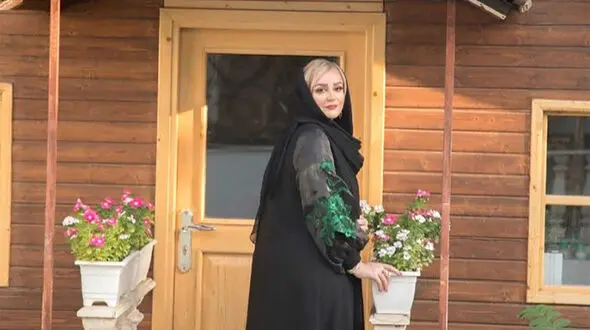فیلم/ نگاهی به دکوراسیون لوکس و سنتی خانه نعیمه نظام دوست / از مبلمان کلاسیک تا رومیزی ترمه