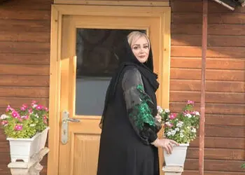 فیلم/ نگاهی به دکوراسیون لوکس و سنتی خانه نعیمه نظام دوست / از مبلمان کلاسیک تا رومیزی ترمه