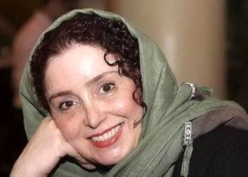 فیلم آواز محلی / نغمه سرایی به زبان لری ژاله صامتی تو برنامه همزمان چشماشو بست تمرکز کنه
