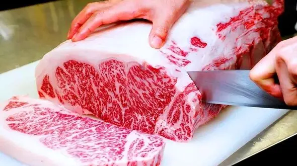  ببینید ژاپنی ها چگونه گران ترین گوشت گاو جهان را تولید می کنند! + فیلم