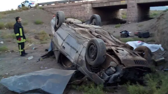 واژگونی مرگبار پژو 405 در جاده سبزوار
