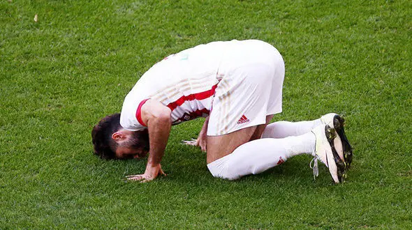 سجده شکر انصاری‌فرد سوژه رسانه‌های یونانی