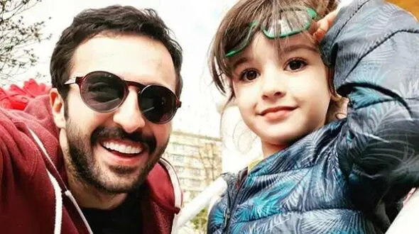 فیلم جگرسوز از لحظات شیرین زبونی دختر زیبای زنده یاد حسام محمودی / چه زود پدر تنهایش گذاشت / روحش شاد