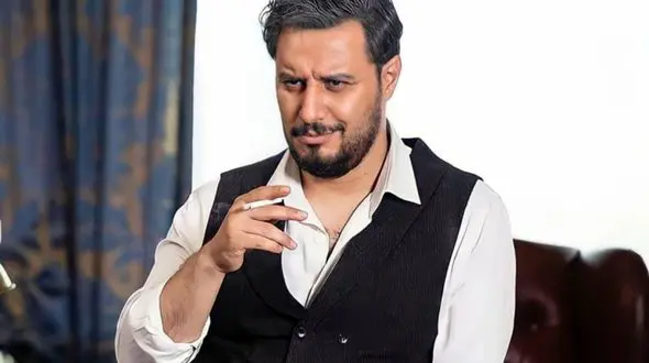  پیری زودرس جواد عزتی در کنار عکسی که از زخم کاری 2