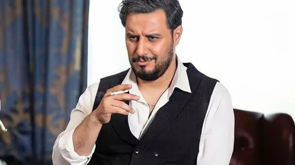  پیری زودرس جواد عزتی در کنار عکسی که از زخم کاری 2