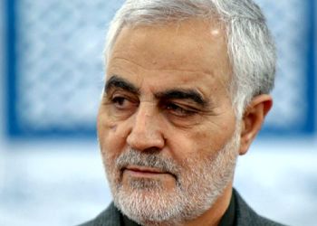 عکس/ سفر در زمان؛ «سردار سلیمانی در کنار 4 همرزم اش» در سنگر؛ دهه 60