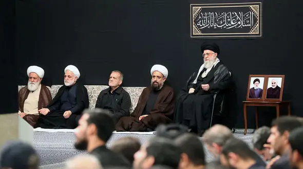 مراسم عزاداری شام غریبان با حضور رهبر انقلاب و رئیس جمهور منتخب و جمعی از عزاداران حسینی برگزار شد