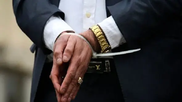 آبروی زن شیرازی در شهر رفت / همه عکس های خصوصی را دیدند