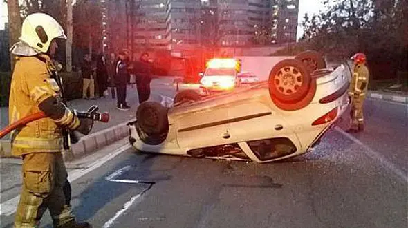 چپ کردن پژو 206 در یک وجب جا! /  در تهران رخ داد + عکس