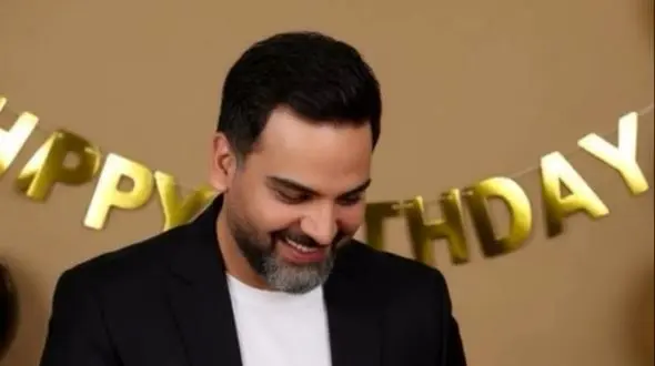 فیلم/ جشن تولد باشکوه و شاهانه 43 سالگی احسان علیخانی با تیپ و استایل‌های ایرانی پسند/حرف پشت سرشون زیاده ولی آبانی‌ها رو همه دوست دارند