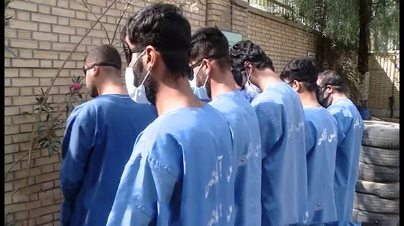 این 16 تبهکار قم را به هم ریختند / فیلم دستگیری و گفتگو با متهمان 