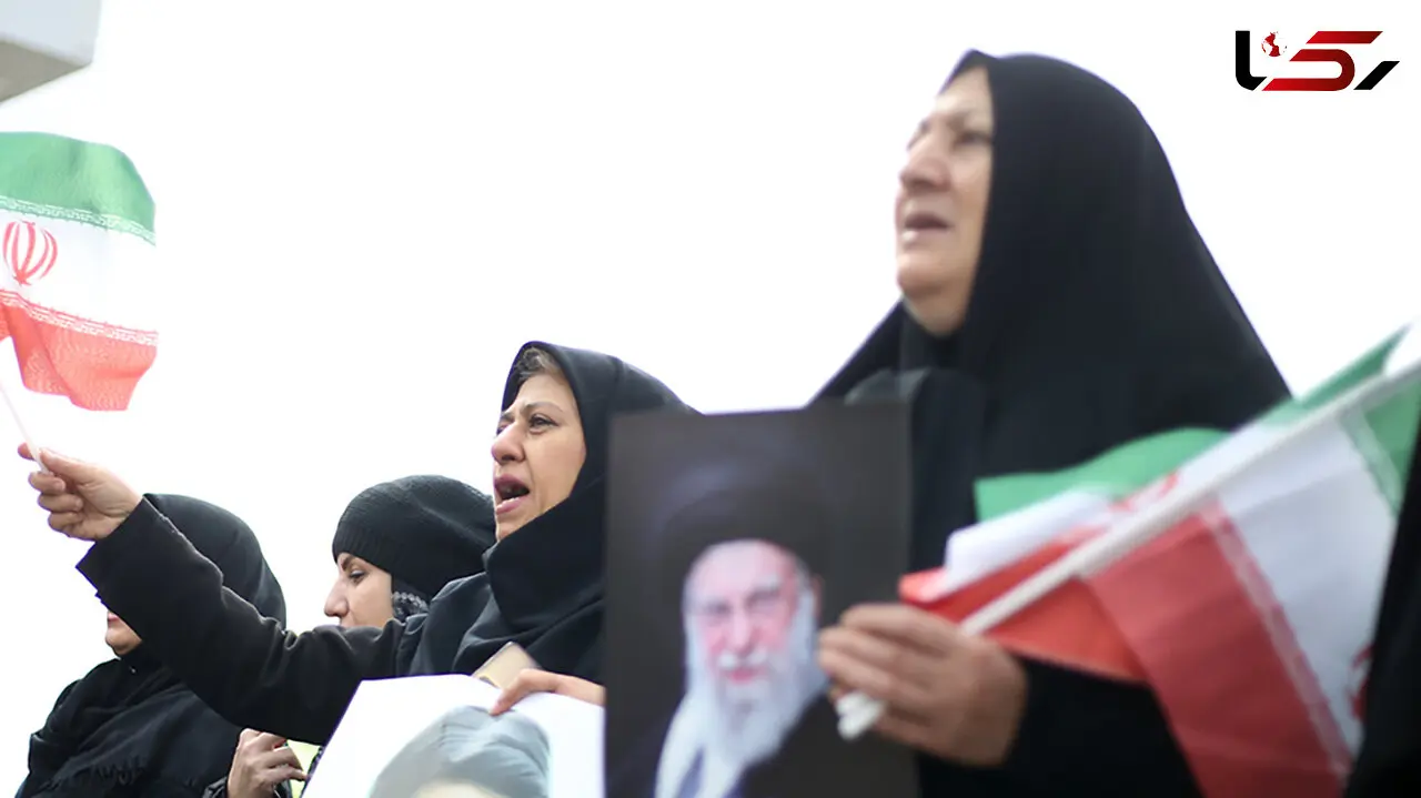 فیلم لحظه اصابت موشک در راهپیمایی روز قدس / یک زن بر اثر برخورد ترکش؛ تقاطع میدان فلسطین و خیابان انقلاب به شهادت رسید