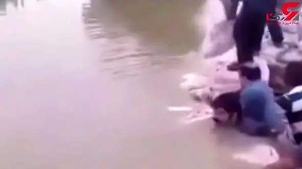 سد انسانی در مقابل سیل وحشتناک / اینجا ایران است! + فیلم  تکاندهنده