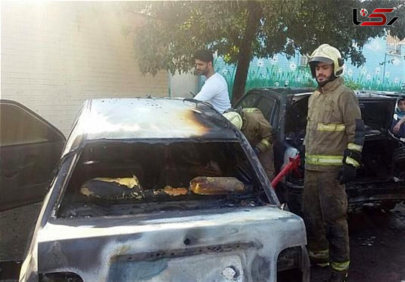 آتش سوزی مرموز ۲ پراید در منطقه فلاح تهران +تصاویر 