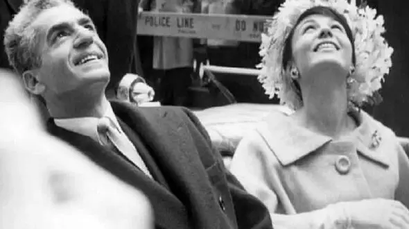 عکس سفر در زمان / تصاویر قهقهه های فرح پهلوی و سیگار و عینک دودی گران قیمت محمدرضا پهلوی در امریکا