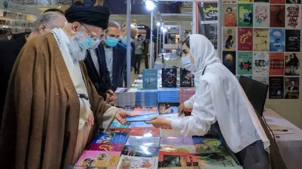 دیدار پدرانه رهبر انقلاب با دختر کم حجاب + فیلم گفتگو با دختر جوان