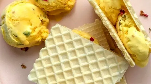 از بستنی سنتی خانگی تا پیراشکی پنیری