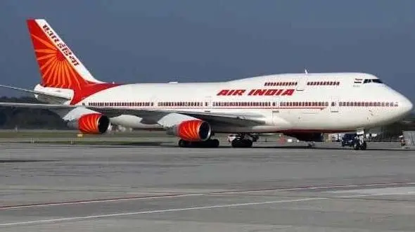 ماجرایی وحشتناک برای هواپیمای در حال پرواز / فرود اضطراری در لندن