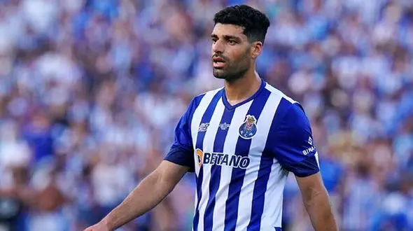 سلفی جذاب مهدی طارمی و برادر فوتبالیستش/ چقدر ته چهره هاشون شبیه همدیگه است+عکس