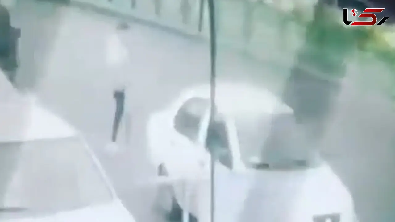 فیلم باورنکردنی از موبایل قاپی راننده تیبا / دزد حرفه ای بود 