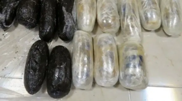 قاچاقچیان با 210 کیلو شیشه در فارس زمین گیر شدند