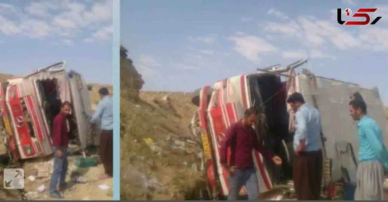 واژگونی مرگبار مینی بوس در جاده تکاب + عکس 