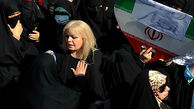  زن موبلوند بی حجاب در تهران کیست ؟! / غوغای جولان بین زنان چادری راهپیمایی 13 آبان ! 