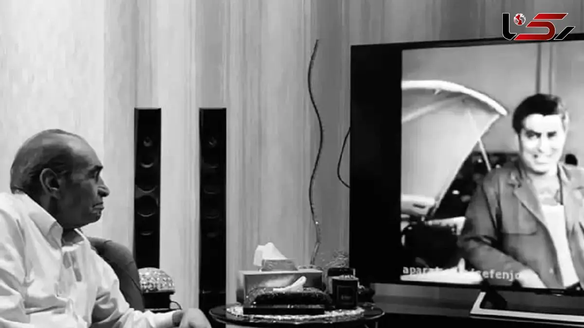 فیلم آواز شاد /  استاد ایرج به یاد قدیم درحال تماشا مو طلایی با هنرنمایی فردین و اشک تو چشم ...