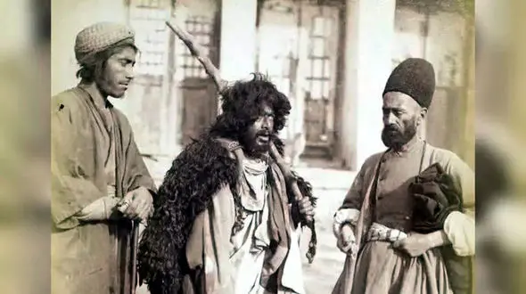 عکس های جالب گدایان دوره قاجار، از گدای گاو سوار تا گدای سبیل دراز!