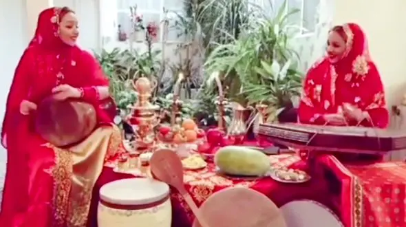 همنوازی خواهران دوقلو برای شب یلدا + فیلم