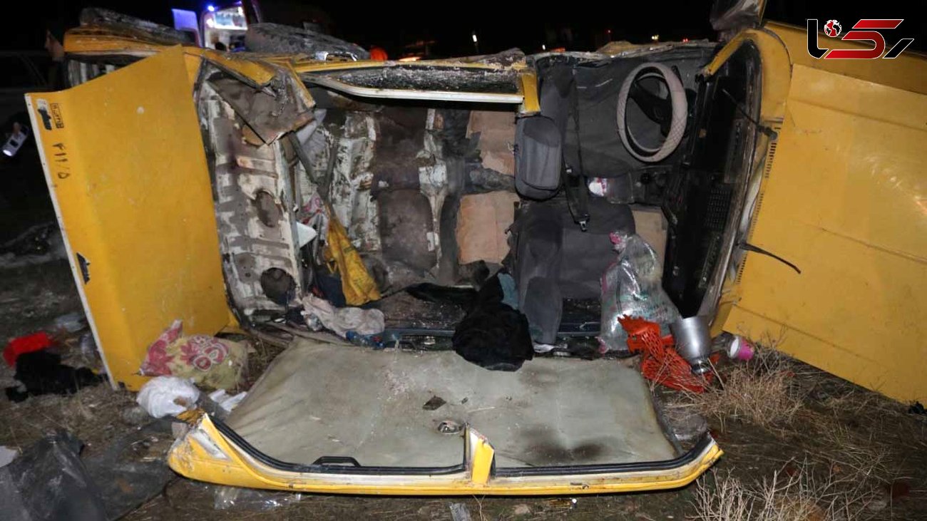 تصاویری عجیب از تاکسی پیکان چپ شده در جاده مشهد / 4 تن مصدوم شدند