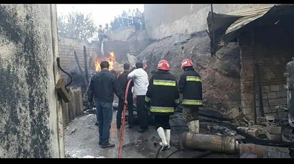 انفجار شدید در کارگاه سیلندر پرکنی هشترود+ عکس ها