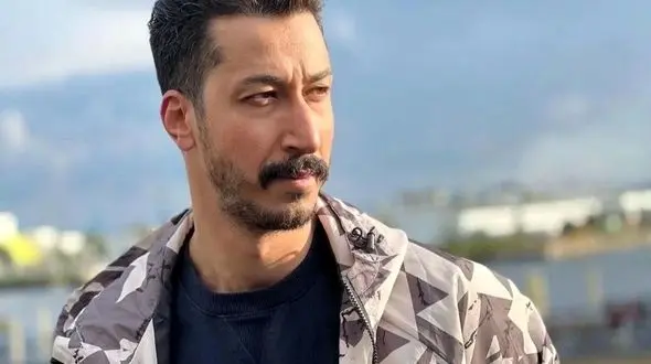 عکس/ بهرام افشاری از کار در قنادی به سیمرغ جشنواره فجر رسید