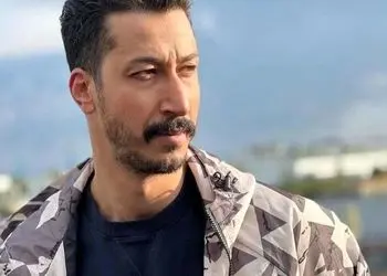 عکس/ بهرام افشاری از کار در قنادی به سیمرغ جشنواره فجر رسید