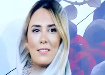 فیلم / نگاهی به چیدمان شیک و فوق لاکچری منزل غزال رجبیان/ از مبلمان مدرن و فرش ایرانی تا دکوری‌های هنری و گل‌های سرسبز